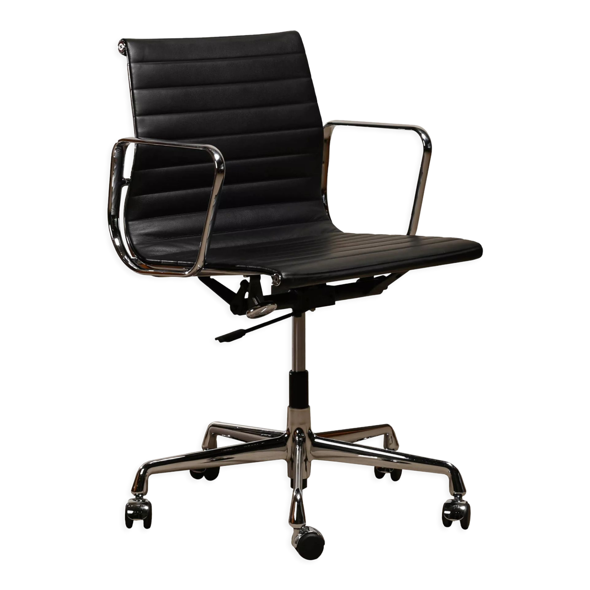 Charles & Ray Eames EA117 Office Chair in Black Leather and Chrome, Vitra