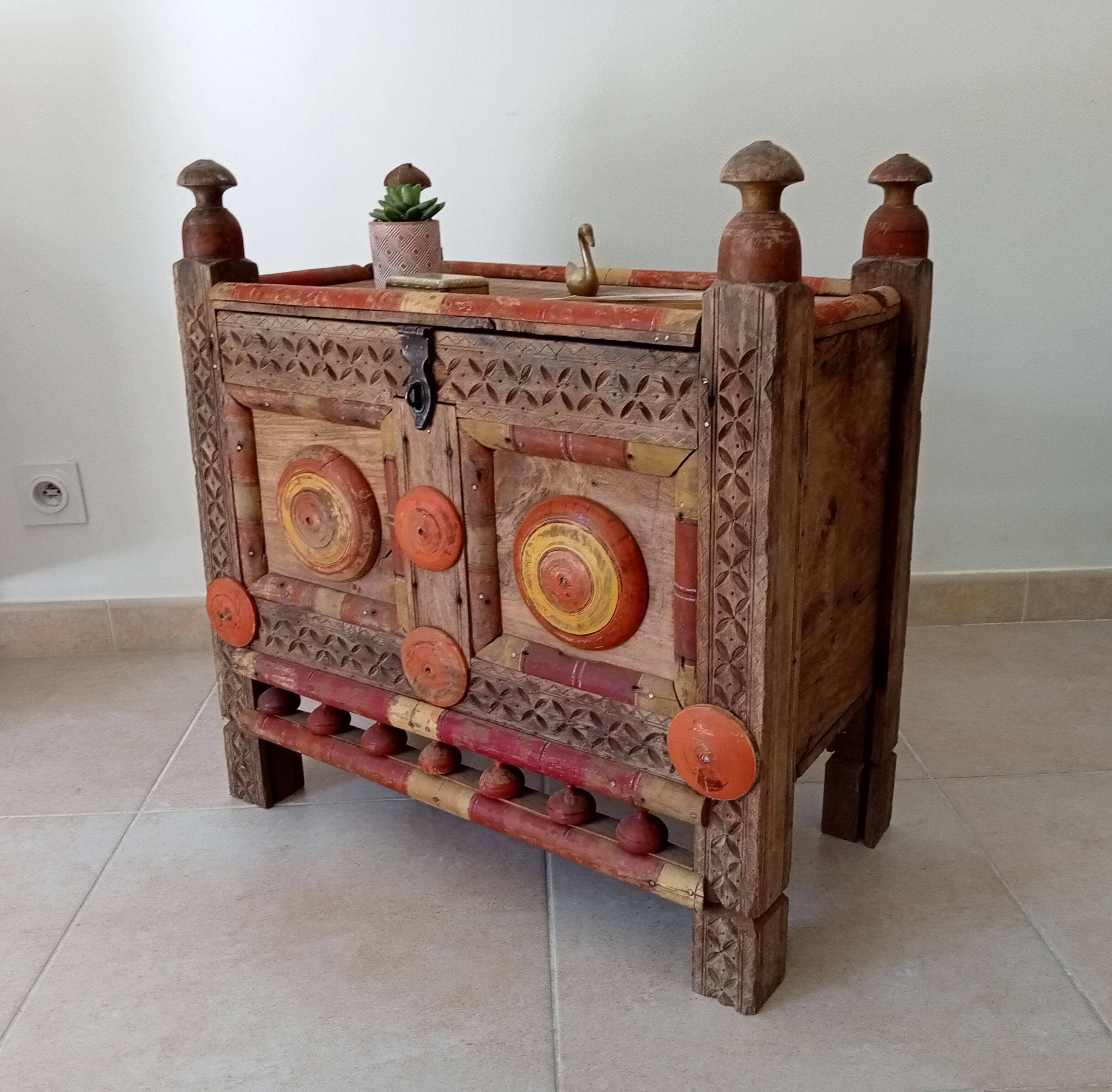 Antique Pakistani chest from the end of the 19th century