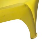 Chaise longue de piscine jaune moderne du milieu du siècle