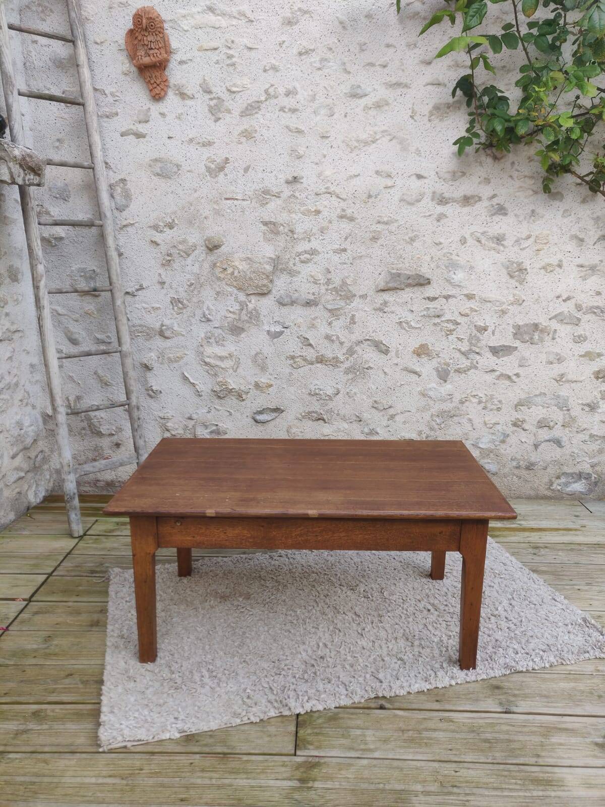 Coffee table with drawer