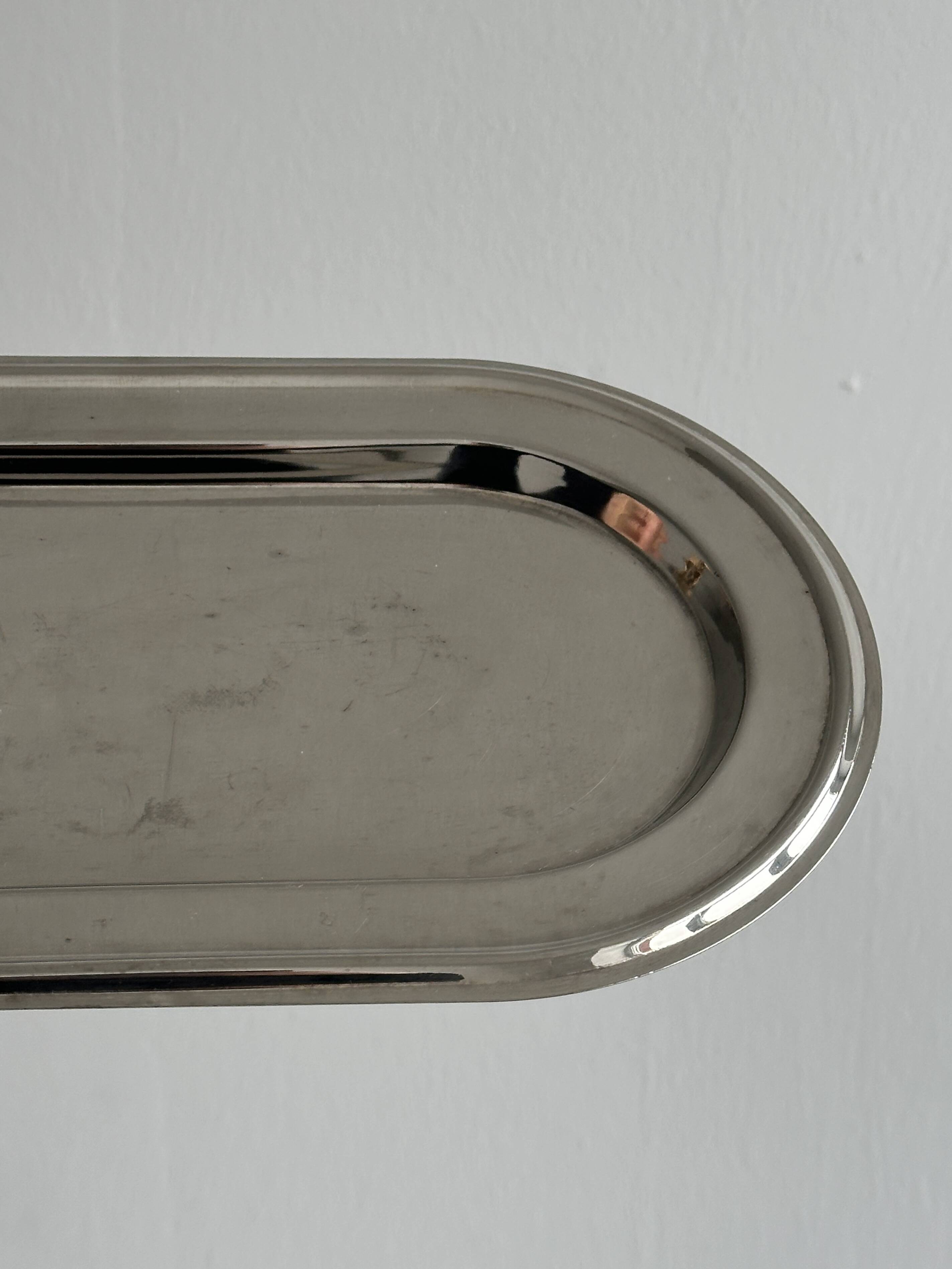 Petit plateau en inox à motif nœuds