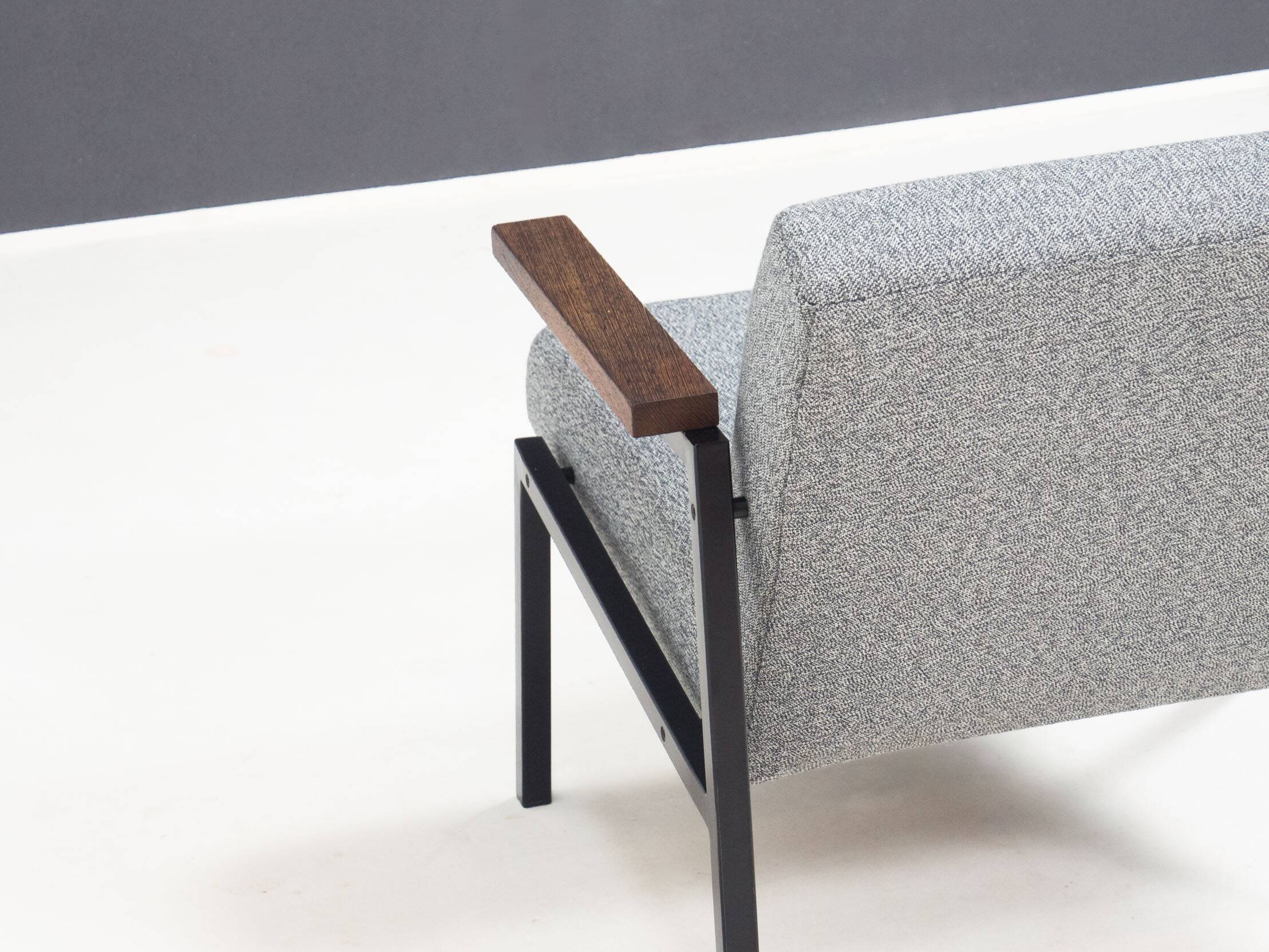 Spectrum ‘SZ66’ lounge chair by Martin Visser