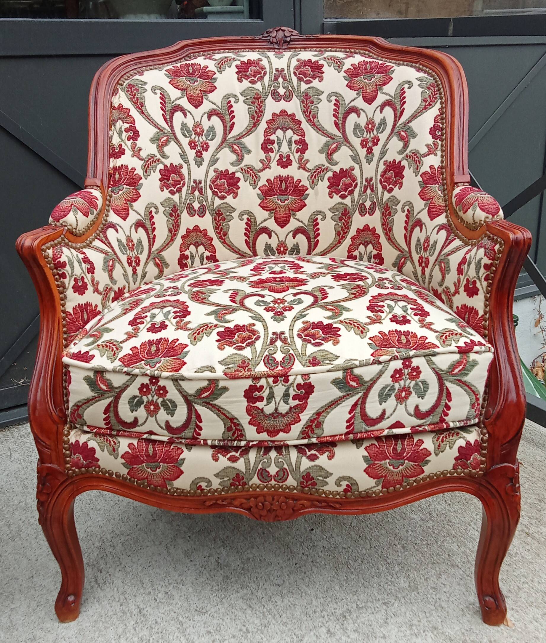 Antique salon with a banquette and Louis XV style bergère chairs.
