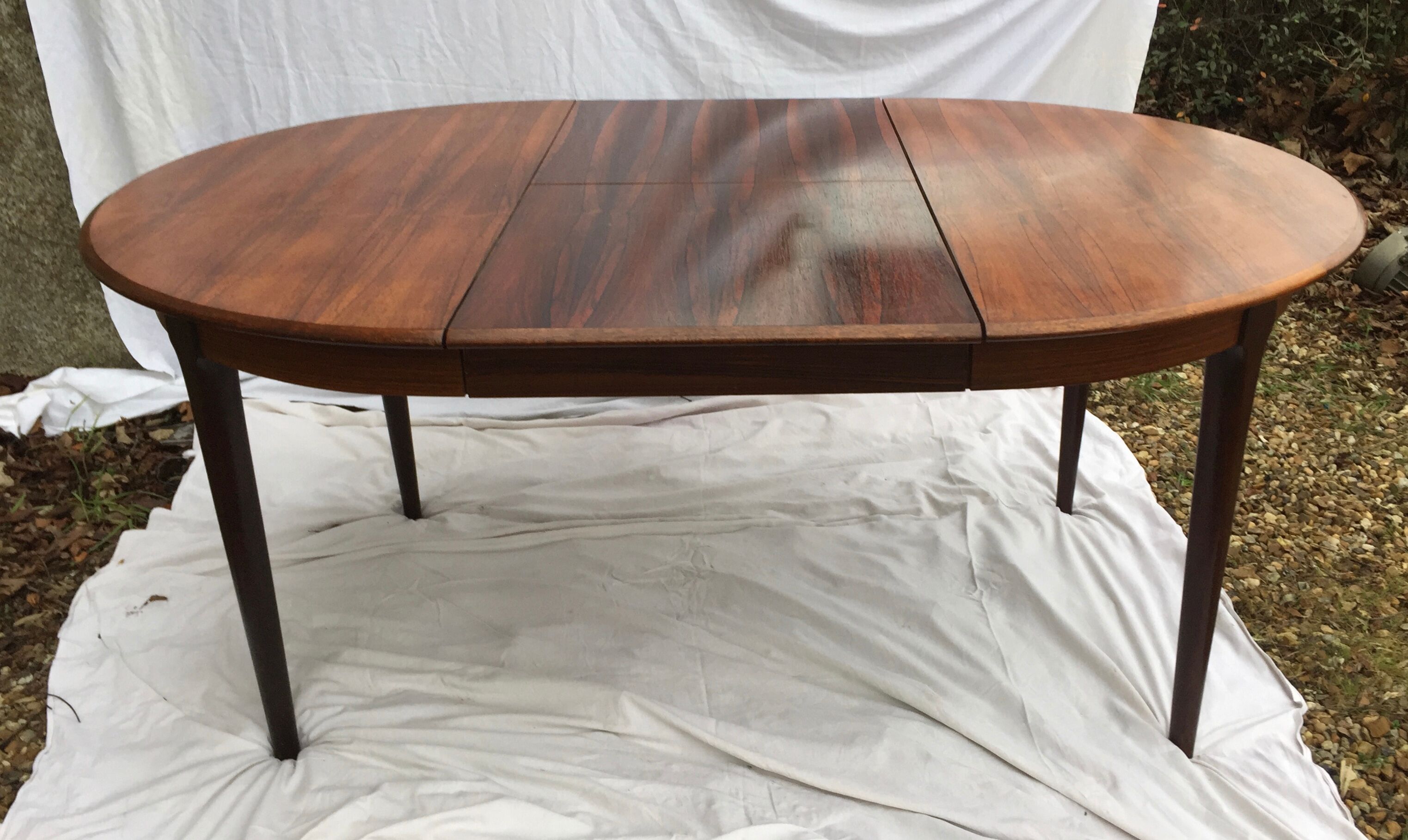 Scandinavian round table with extension