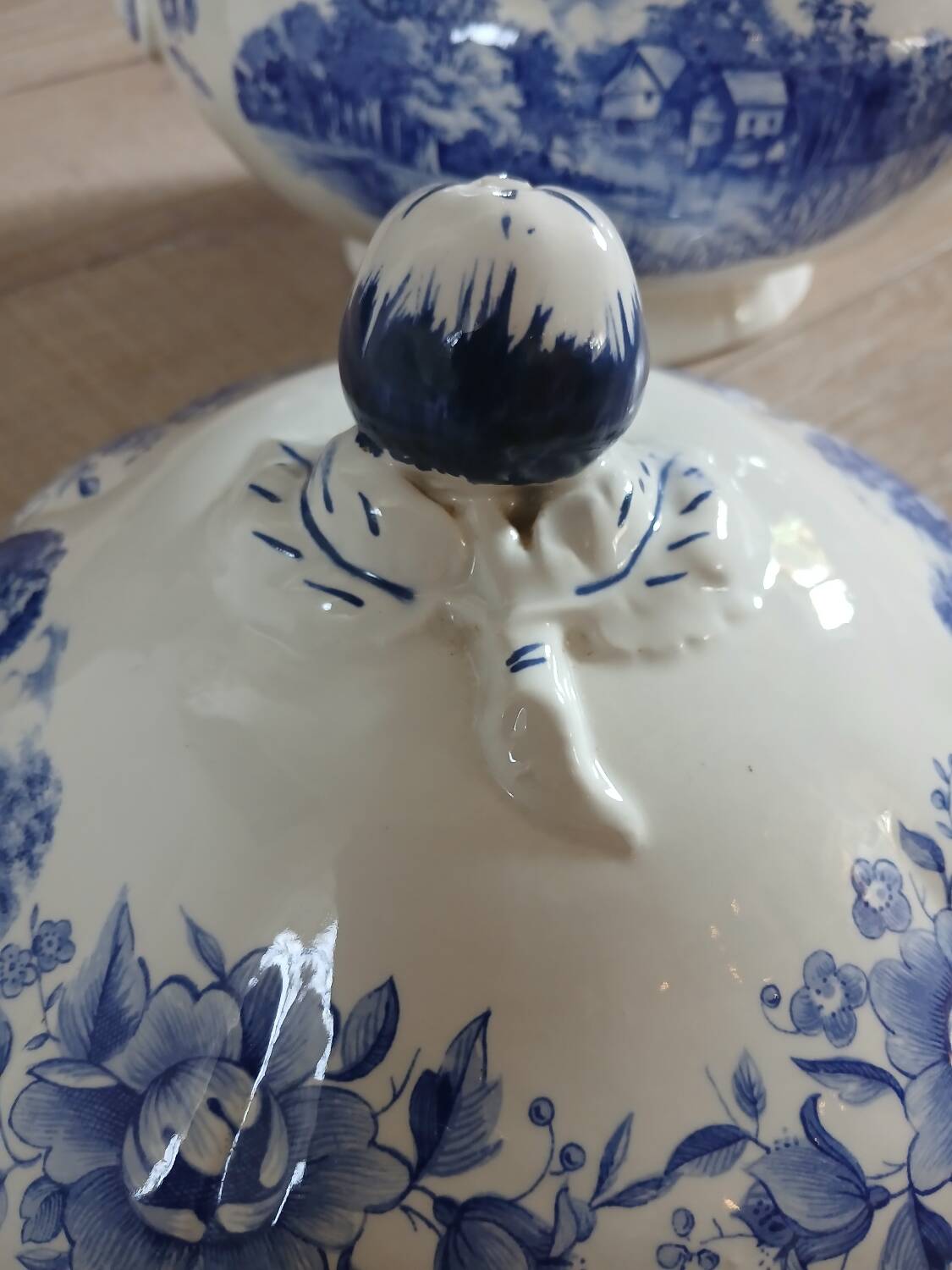 Antique soup tureen Sarreguemines