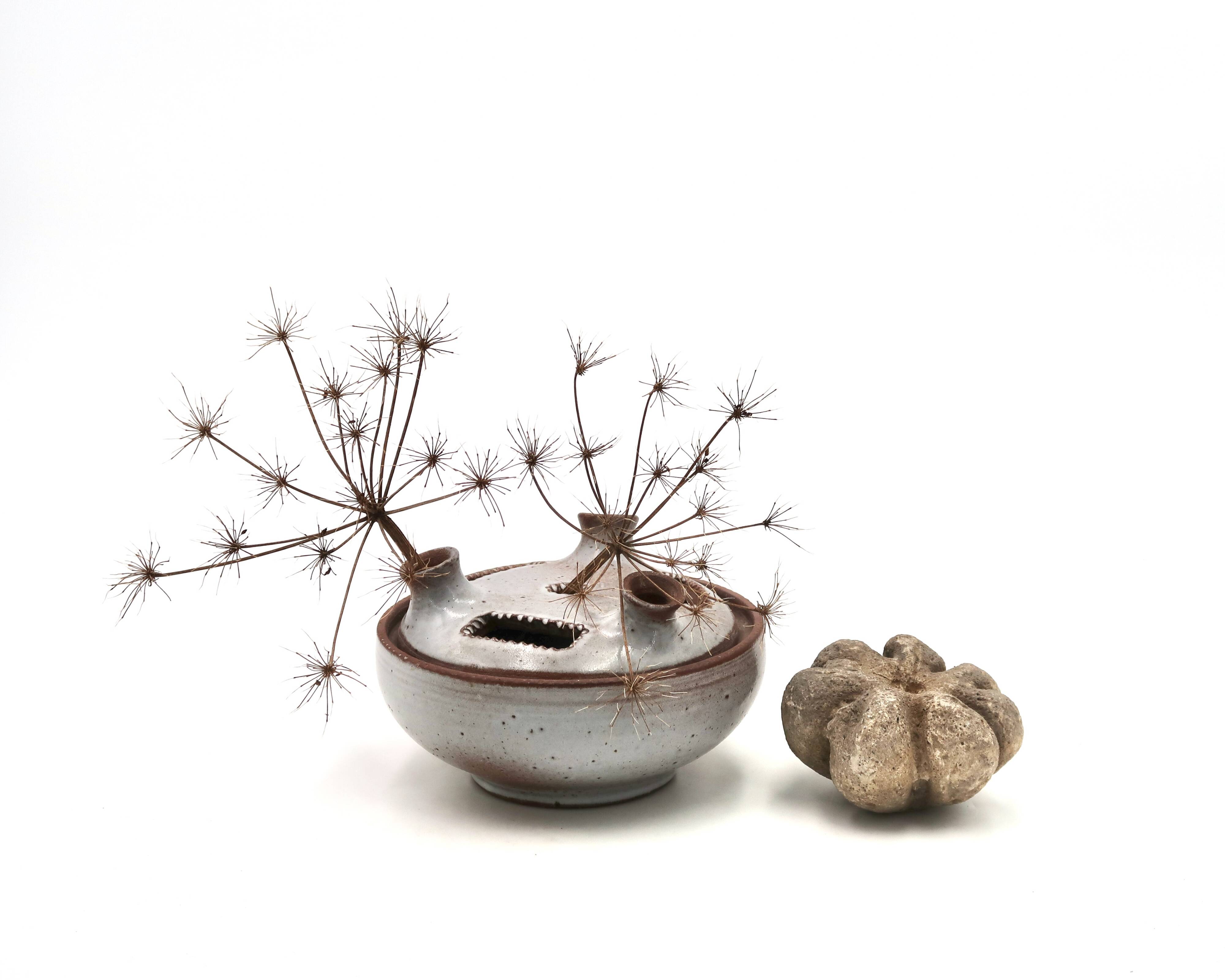 Vase pique fleurs en grès Pierlot, années 60