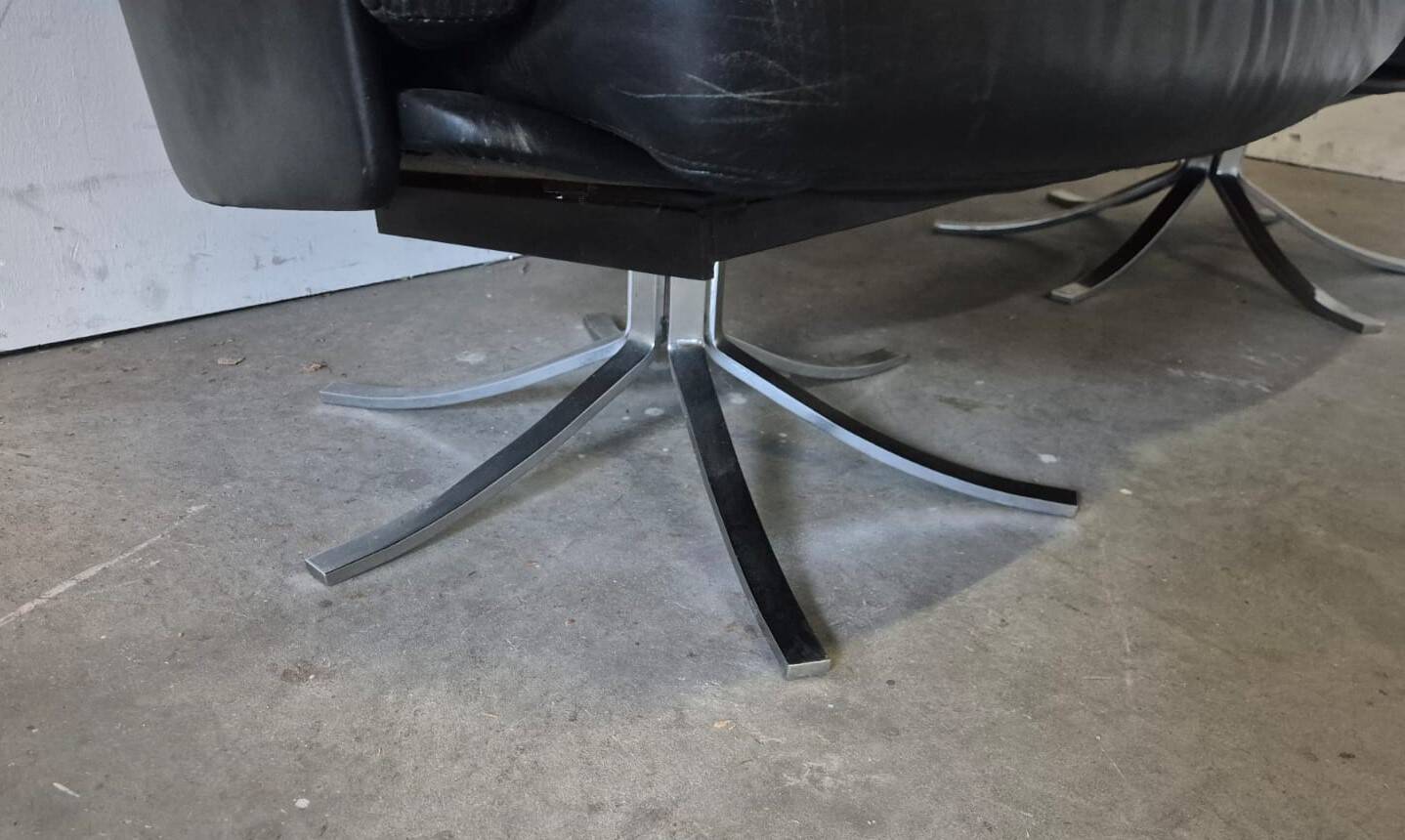 Design 70 Space Age Leather Sofa