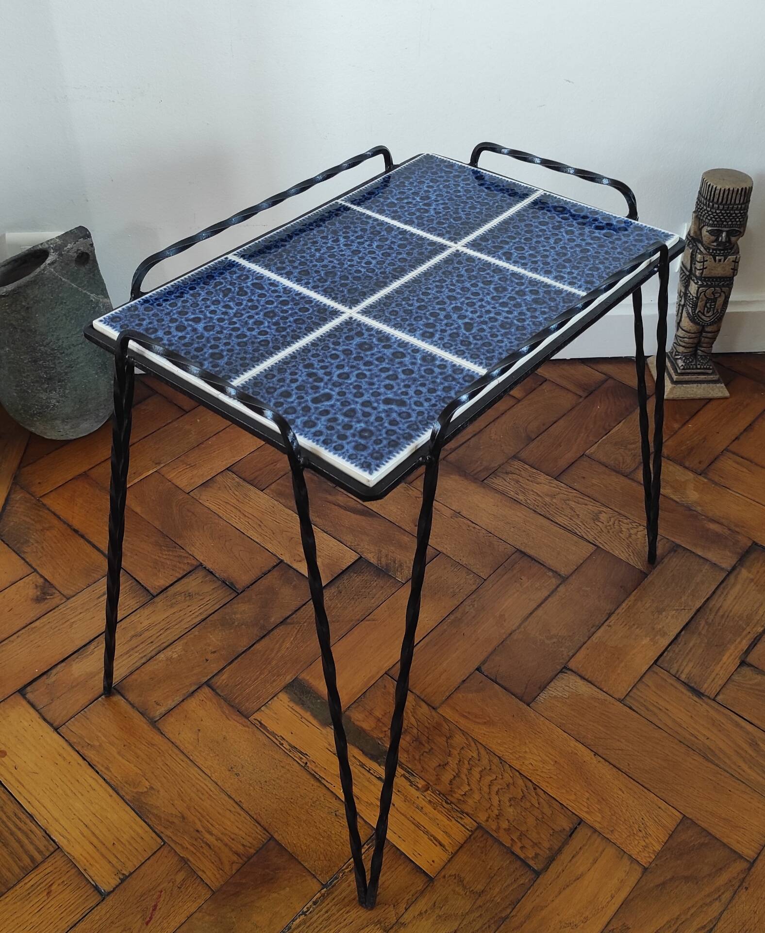 Vintage side table in twisted wrought iron and glazed ceramic.