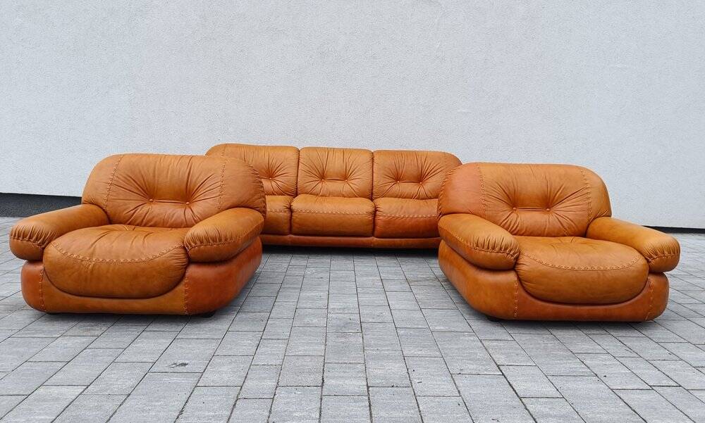 Canapé et fauteuils en cuir cognac par Sapporo pour Mobil, Italie