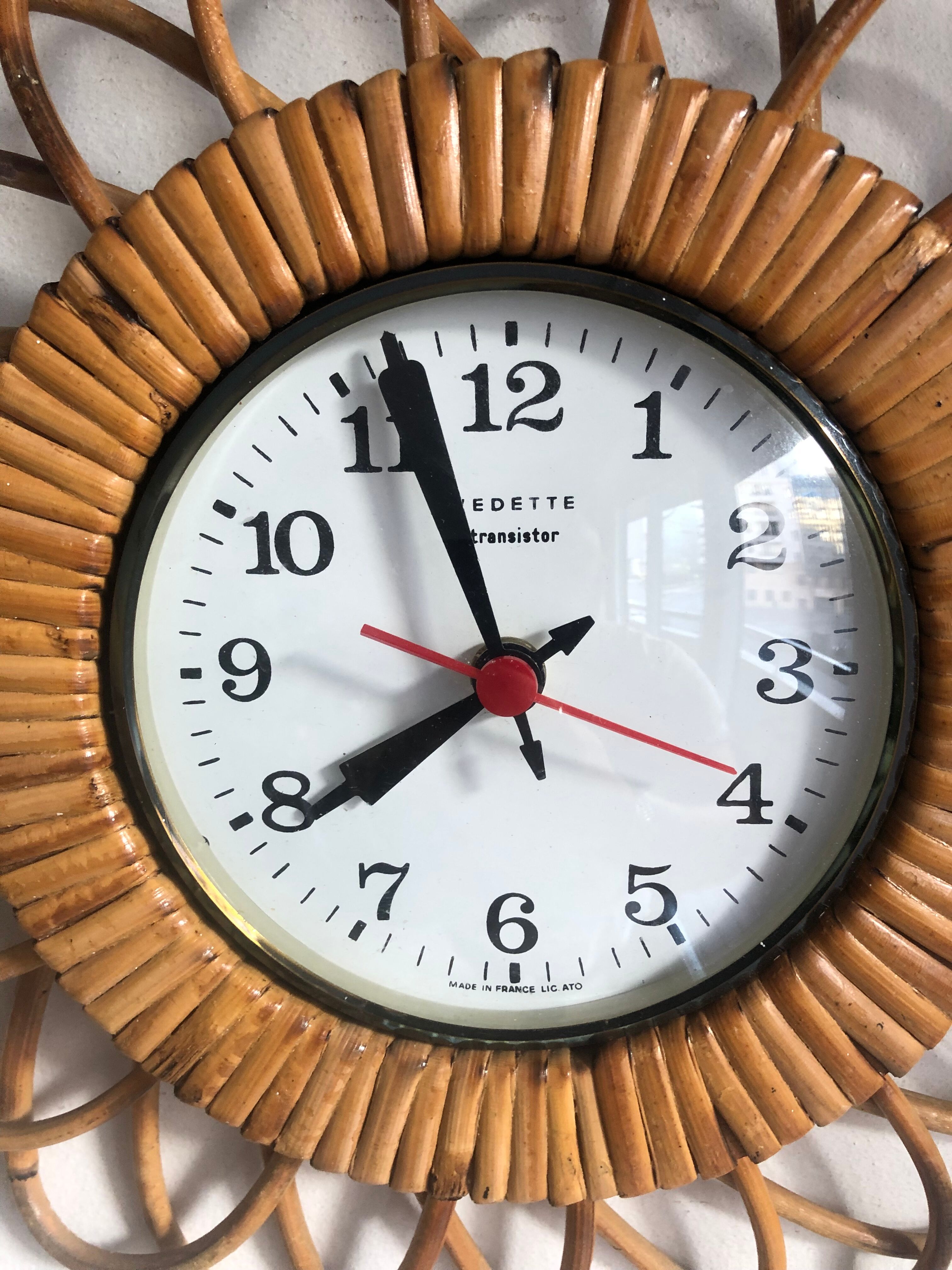 Rattan star clock