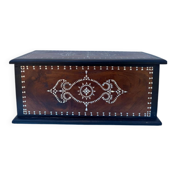 Coffre oriental marqueterie nacre ancien