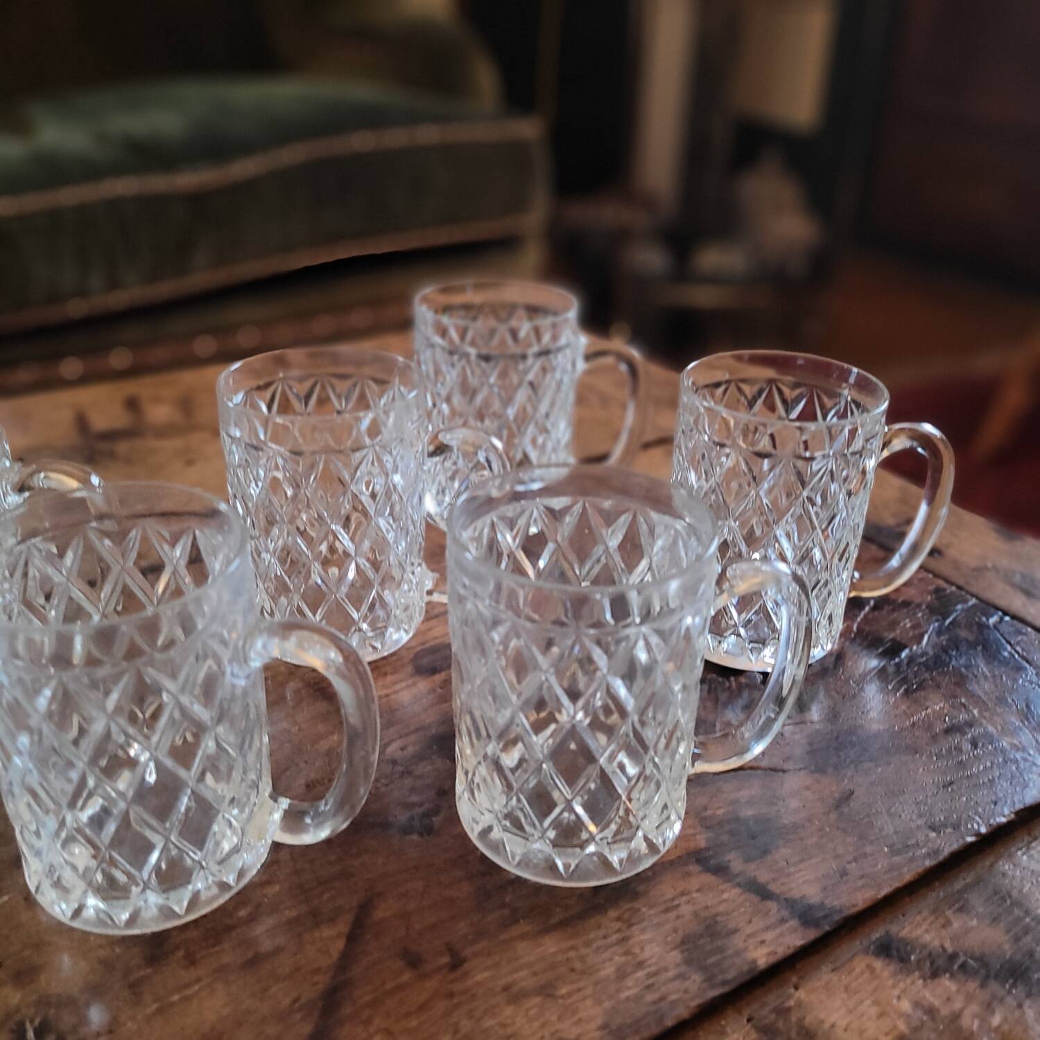 6 mazagrans en verre pressé motif diamant