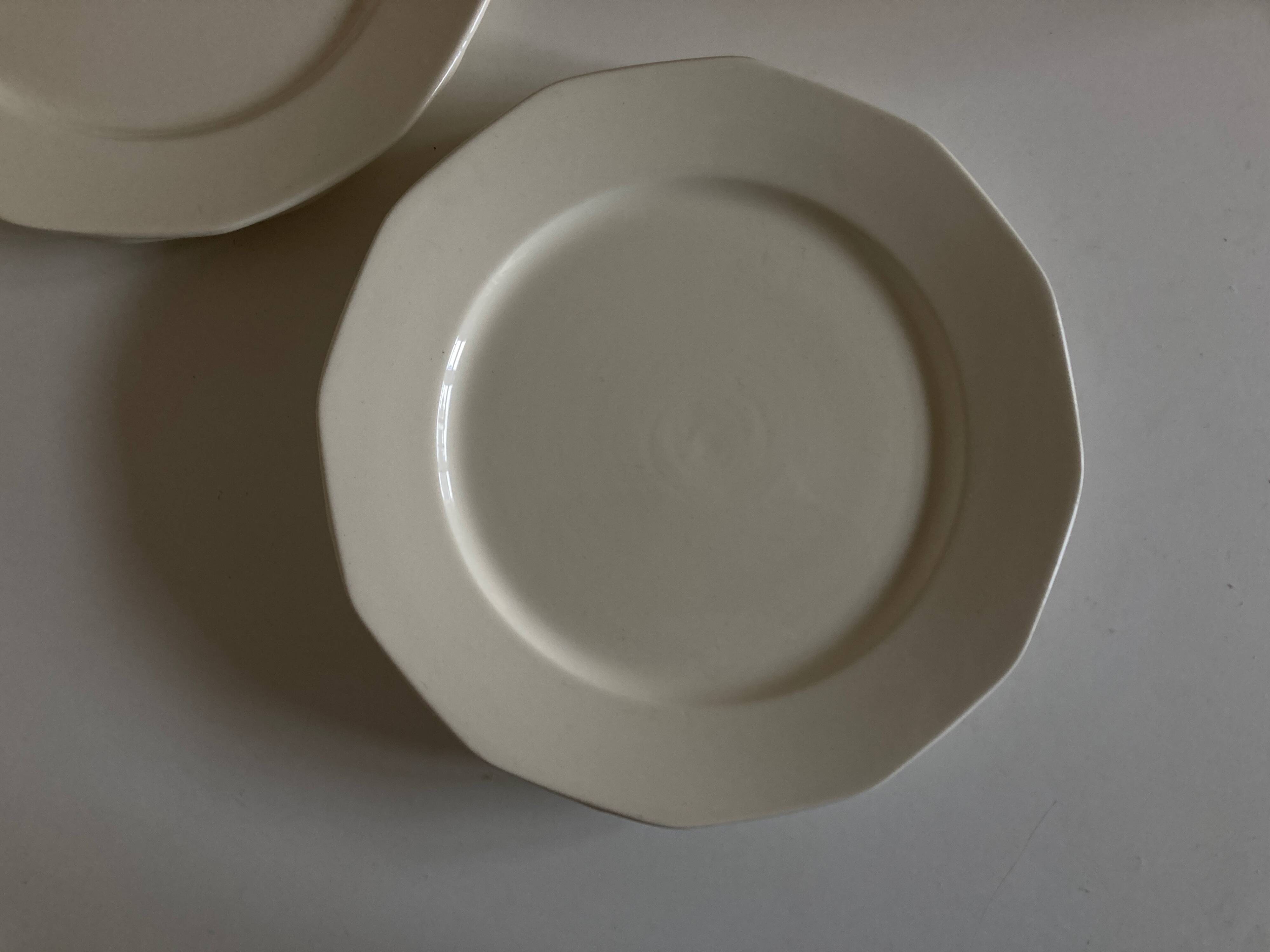 Set de 6 assiettes ivoire modernistes terre de fer