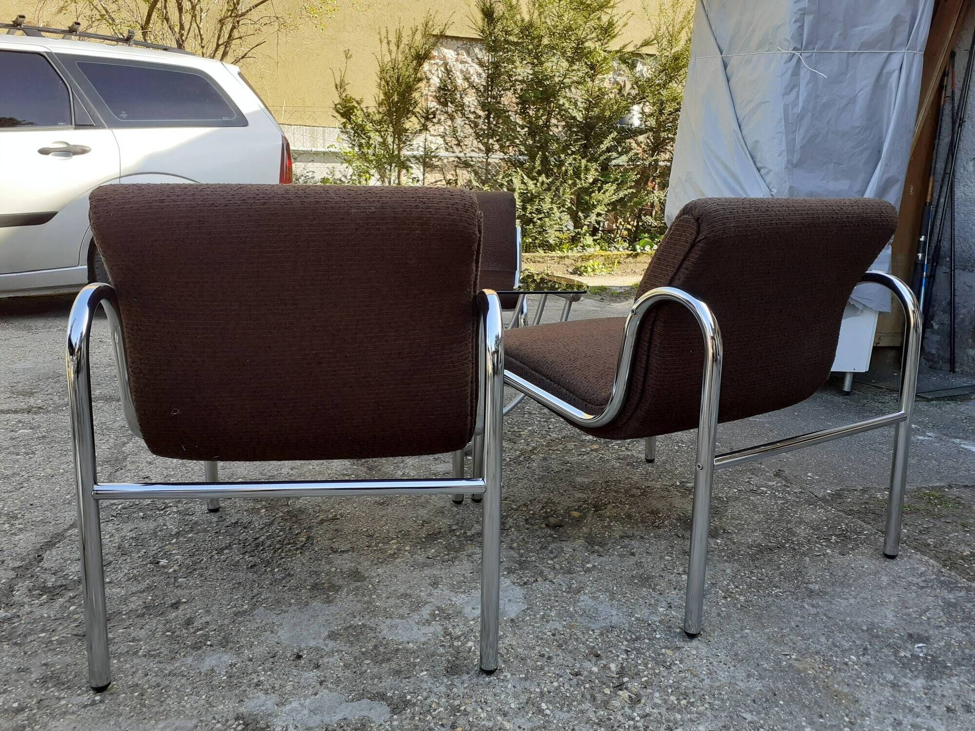 Fauteuils et table des années 1970 design hongrois