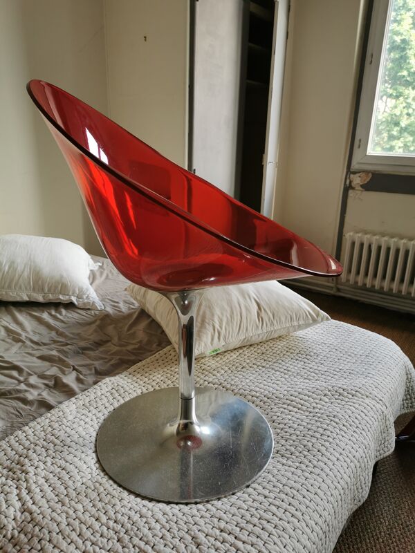 Chaise pivotante eros rouge design par Starck