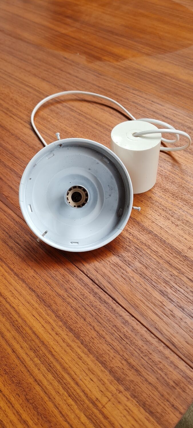 White opaline suspension