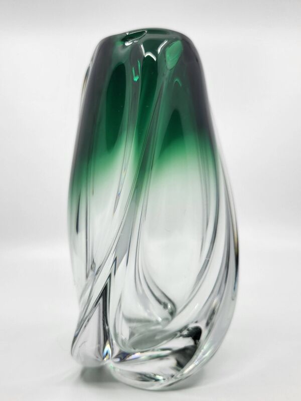 Vase vintage Val St Lambert en verre soufflé vert de forme ovoïde, Belgique