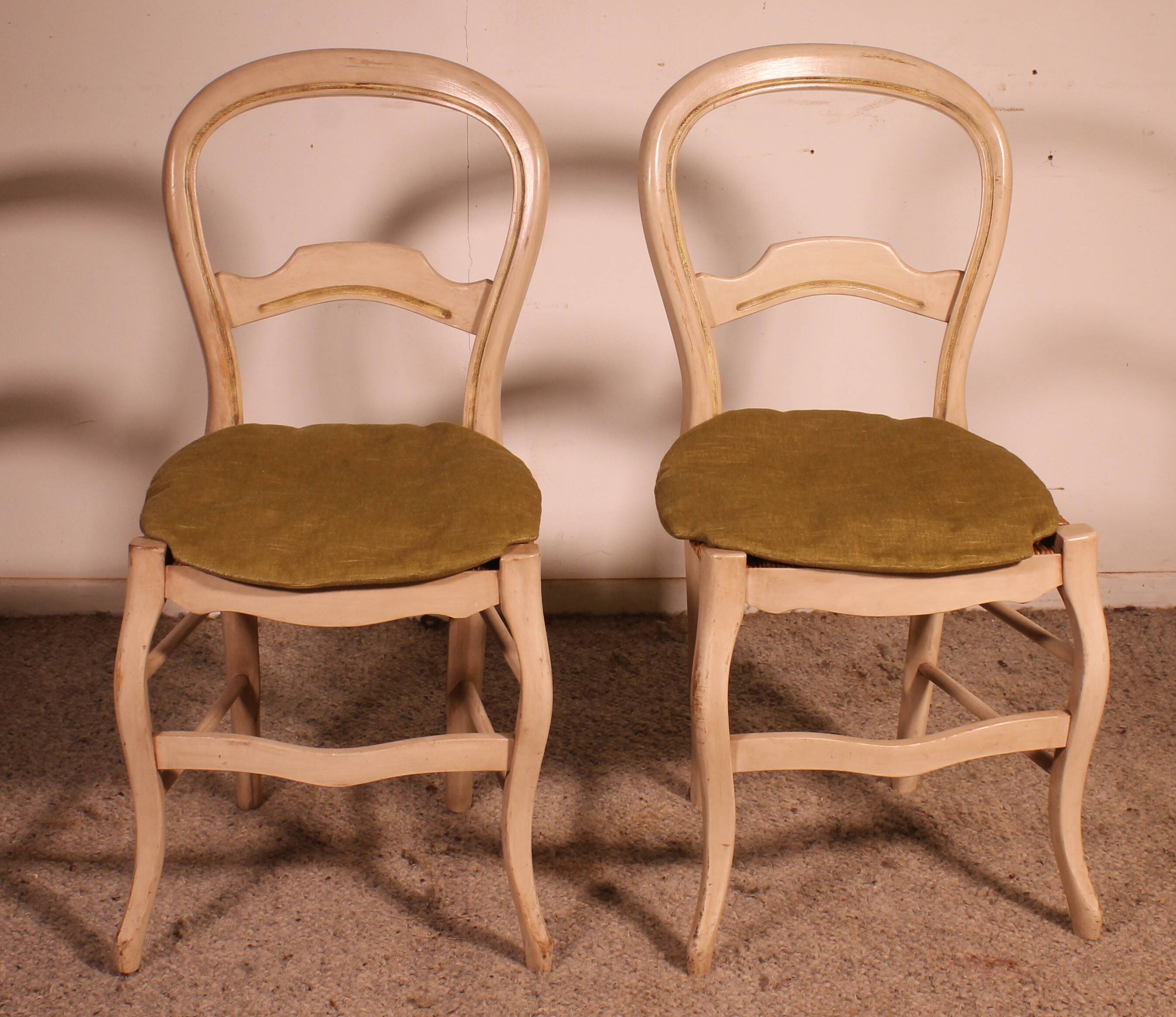 2 chaises paillées en bois polychrome