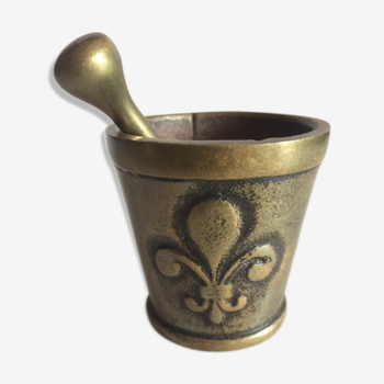 Mortar ashtray and pestle in bronze lily pattern