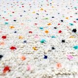 Tapis Marocain en Laine - Éclats de Couleurs sur Fond Blanc 150cmx250cm