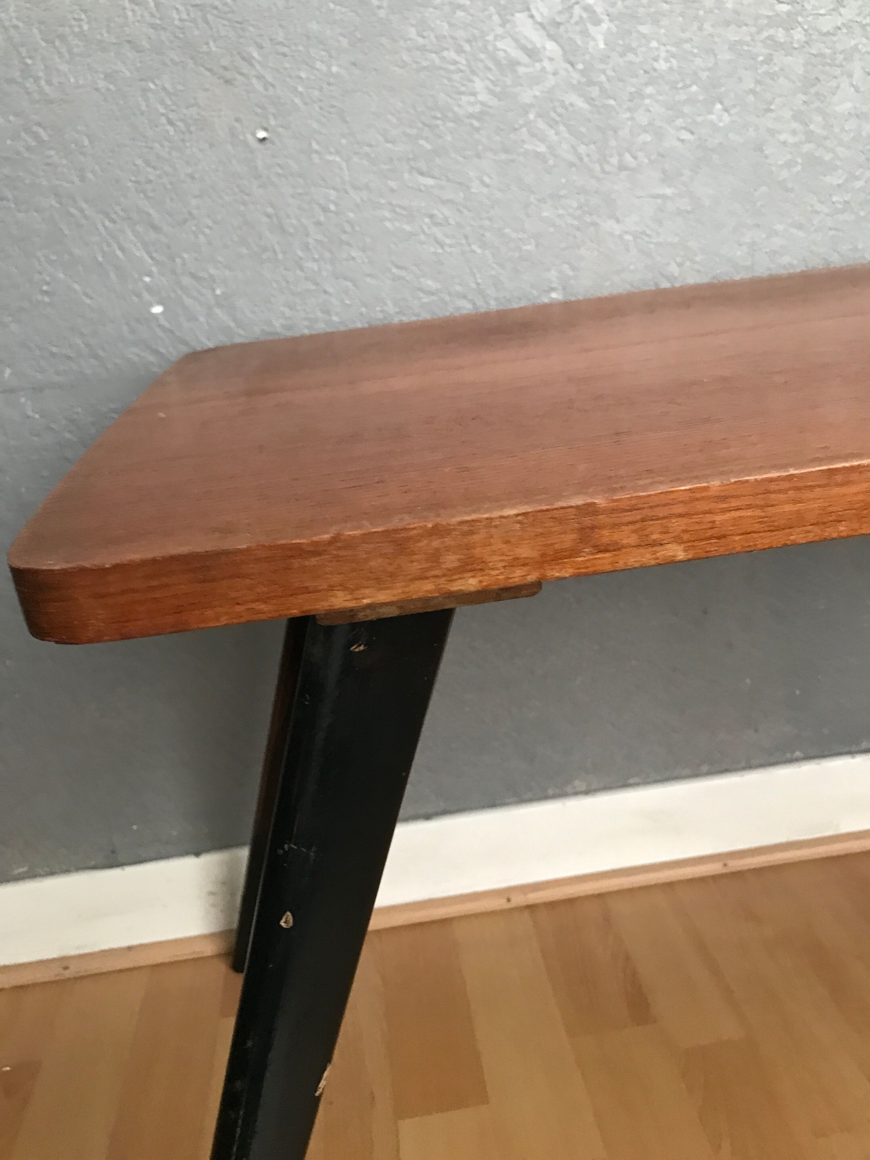 Table bass feet compass