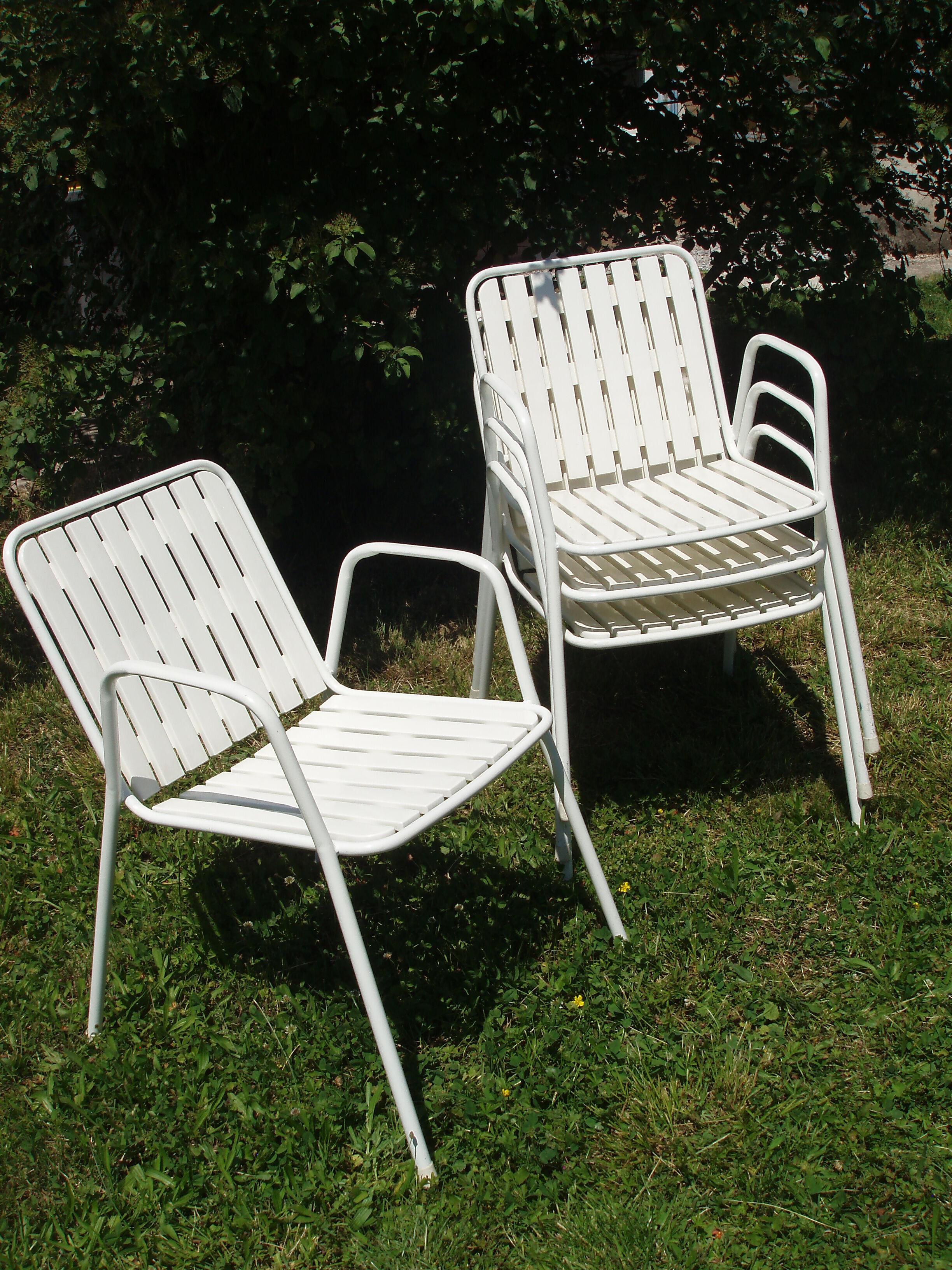 4 vintage white garden chairs in rilsan and plastic