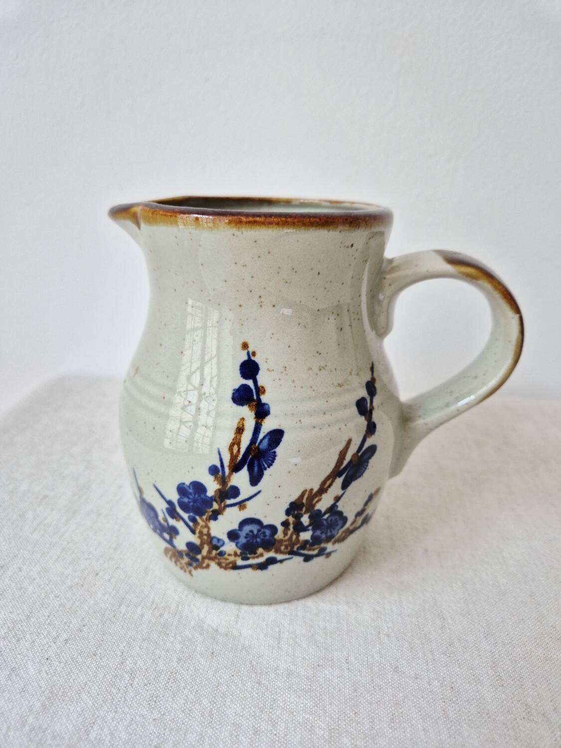 Petit pichet vintage en grès decor floral bleu de cobalt