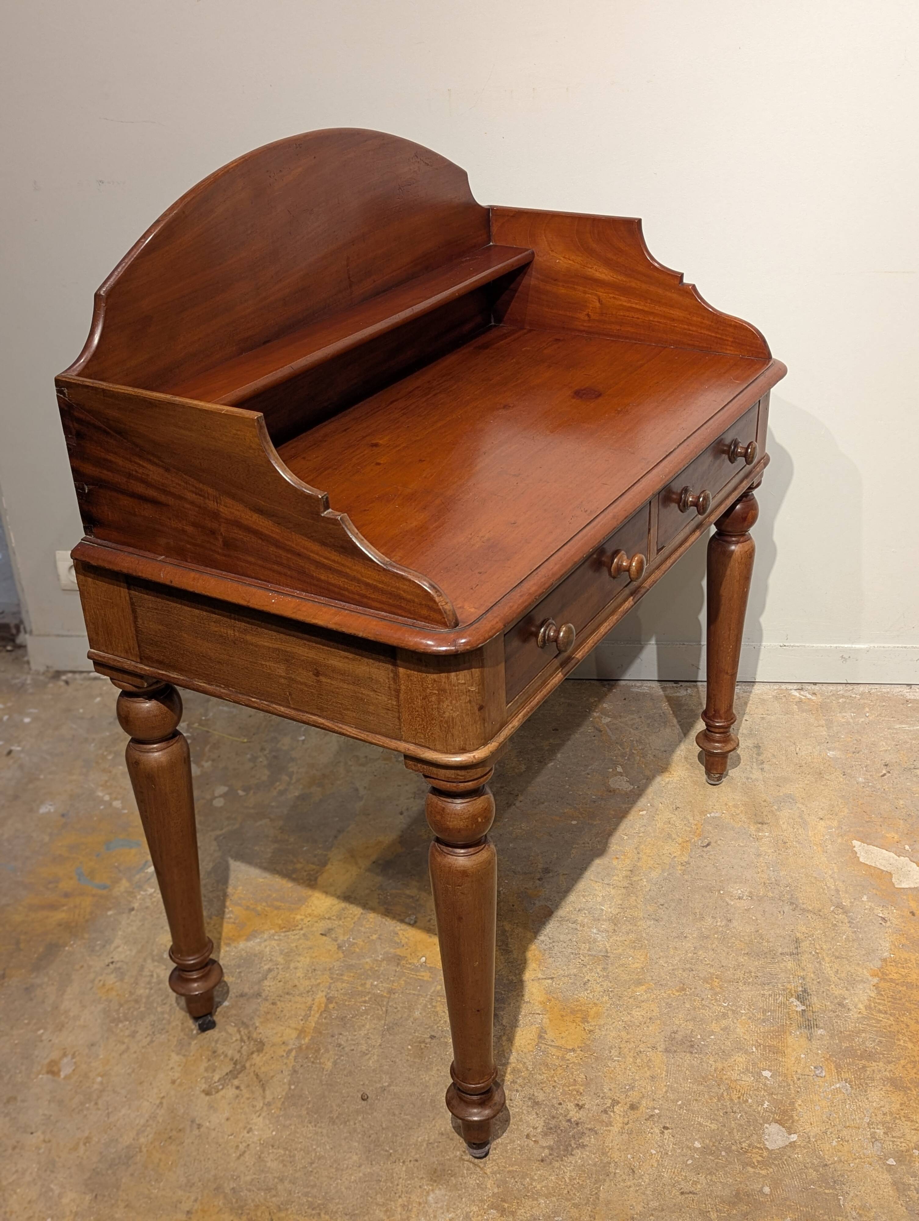 English mahogany desk