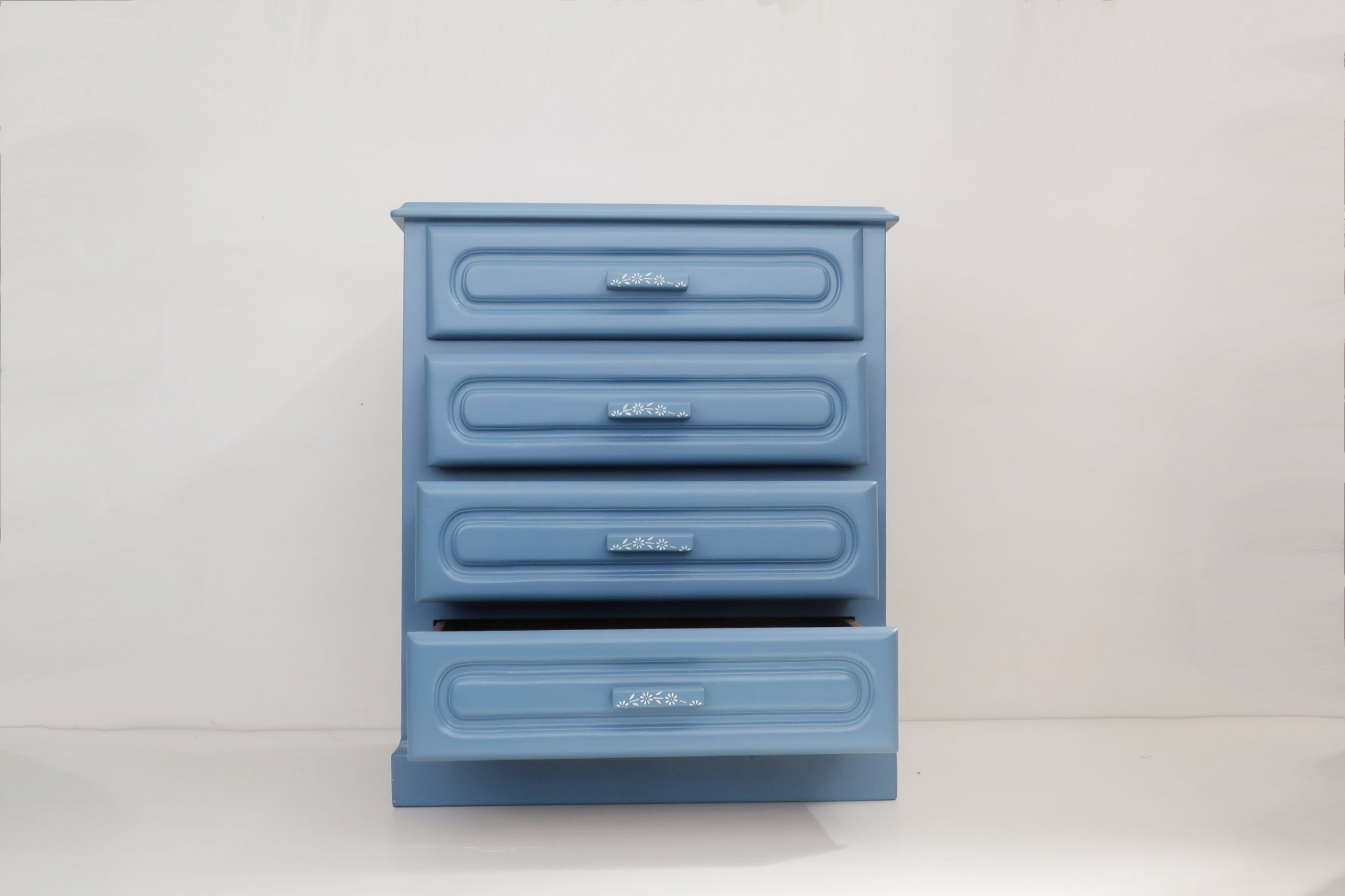Chest of drawers in mahogany