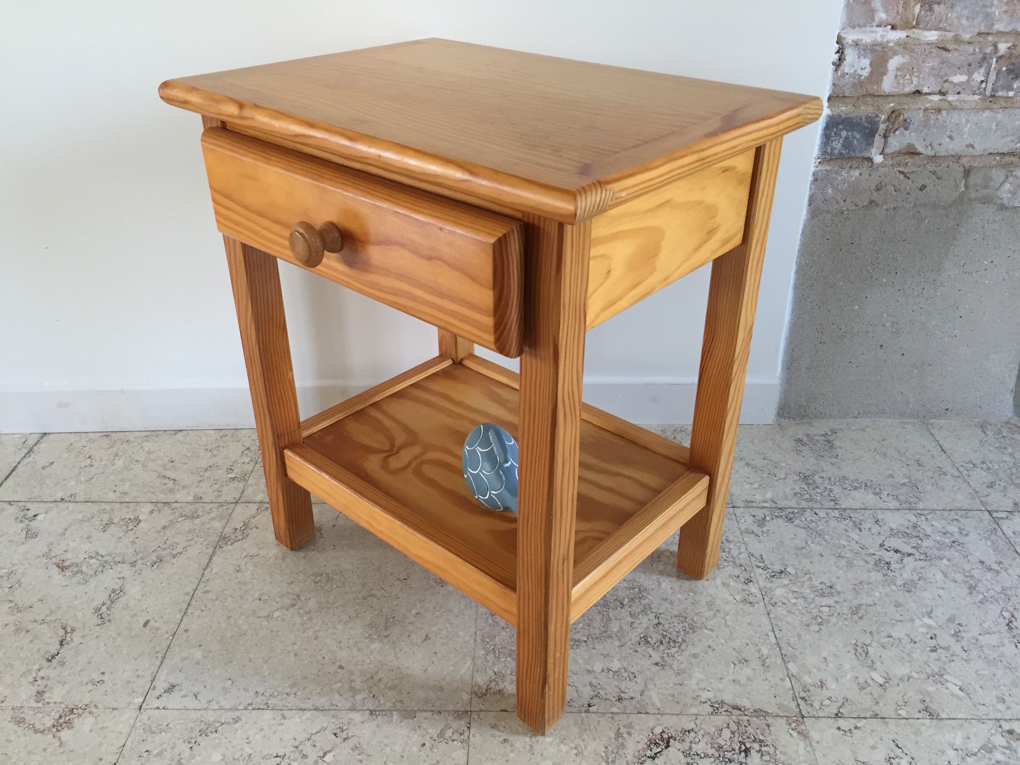Table de chevet vintage en pin massif