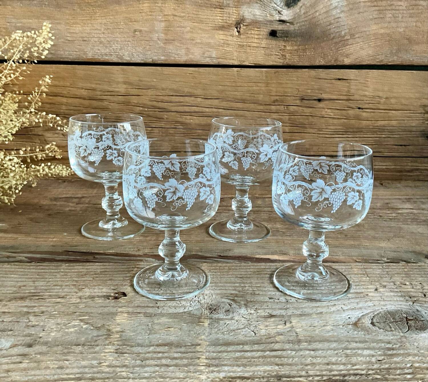 4 small luminarc “vine” glasses