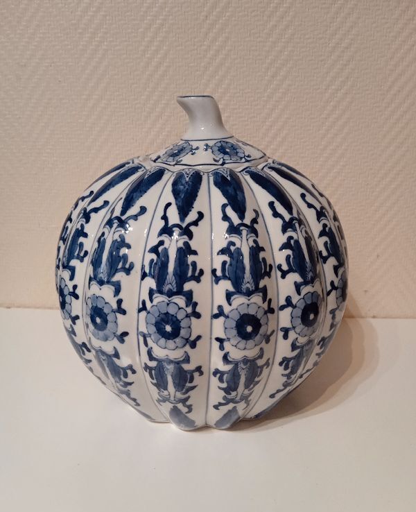 Chinese ginger porcelain pot blue and white