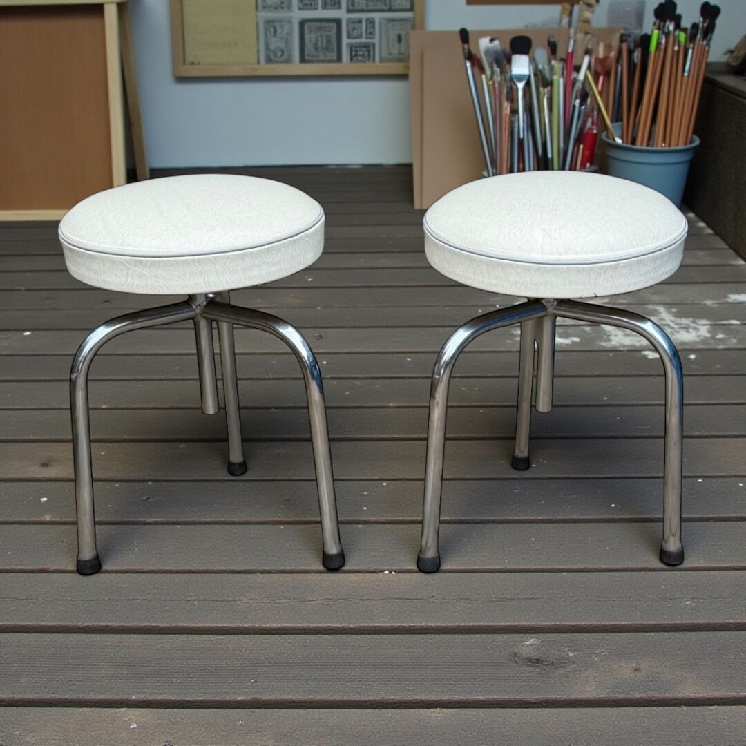 Pair of tripod workshop stools with screws from 1970.