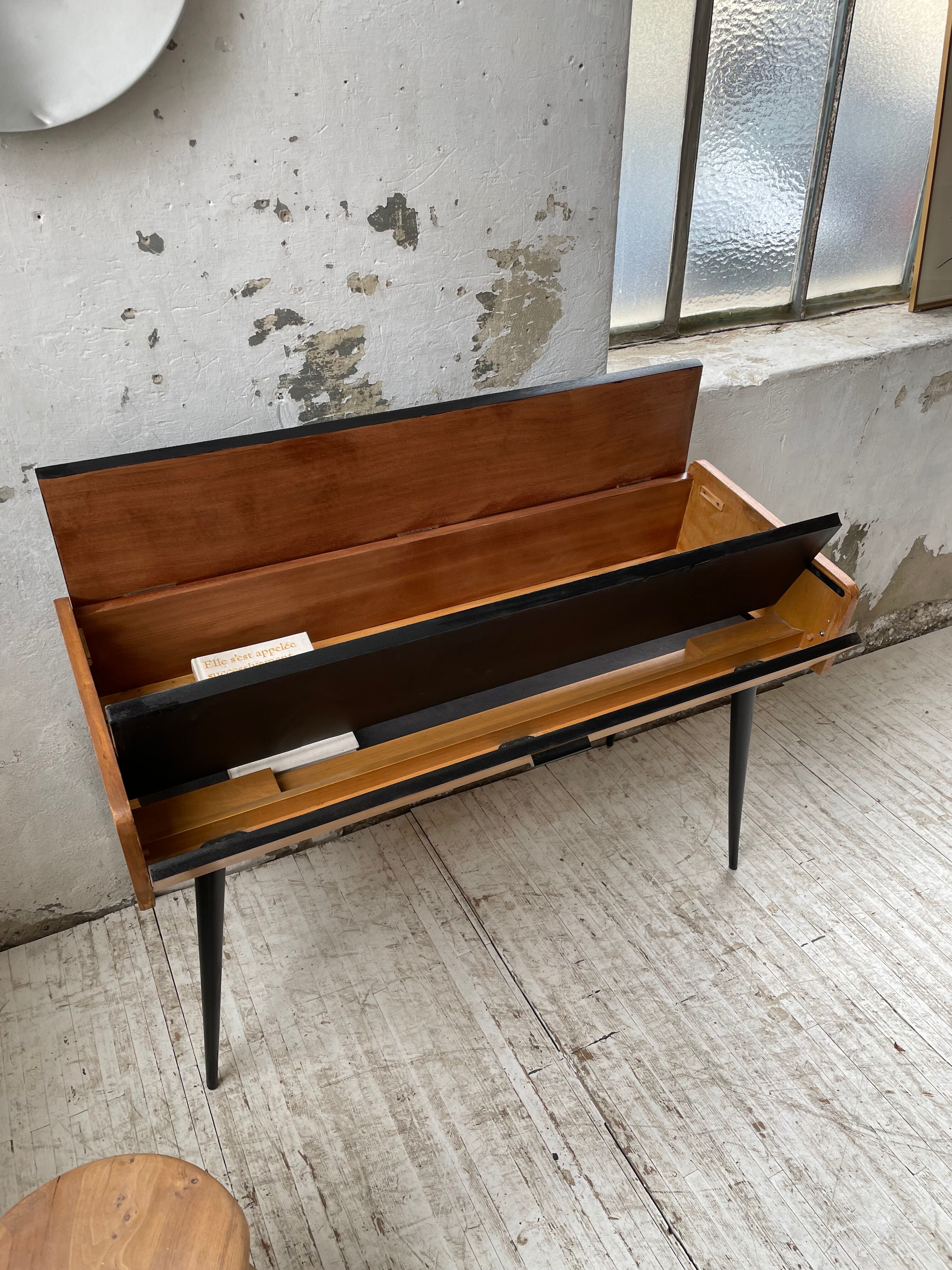 Console desktop feet compass 60s