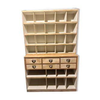 Trade furniture with lockers