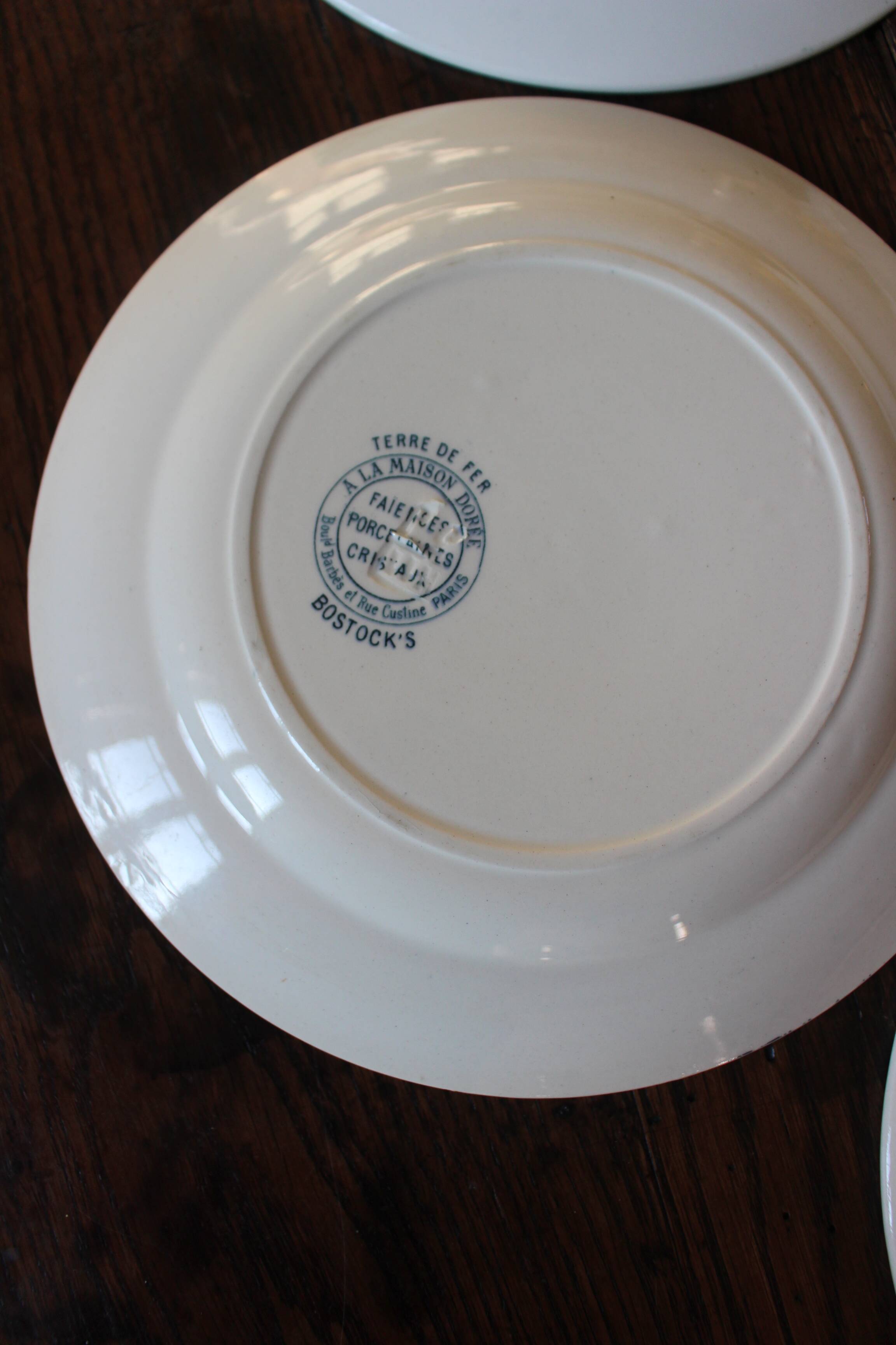 A set of 4 flat plates Terre de fer mismatched blue