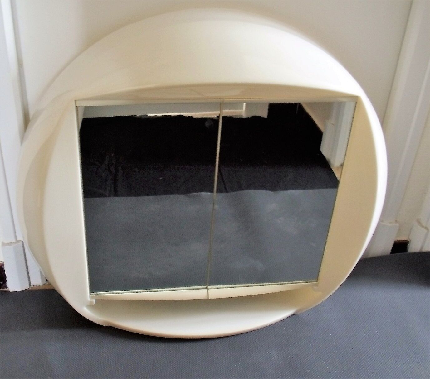 Pierre Paulin's medicine cabinet for Allibert 1970