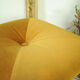 Pouf coffre vintage velours ocre et passementerie
