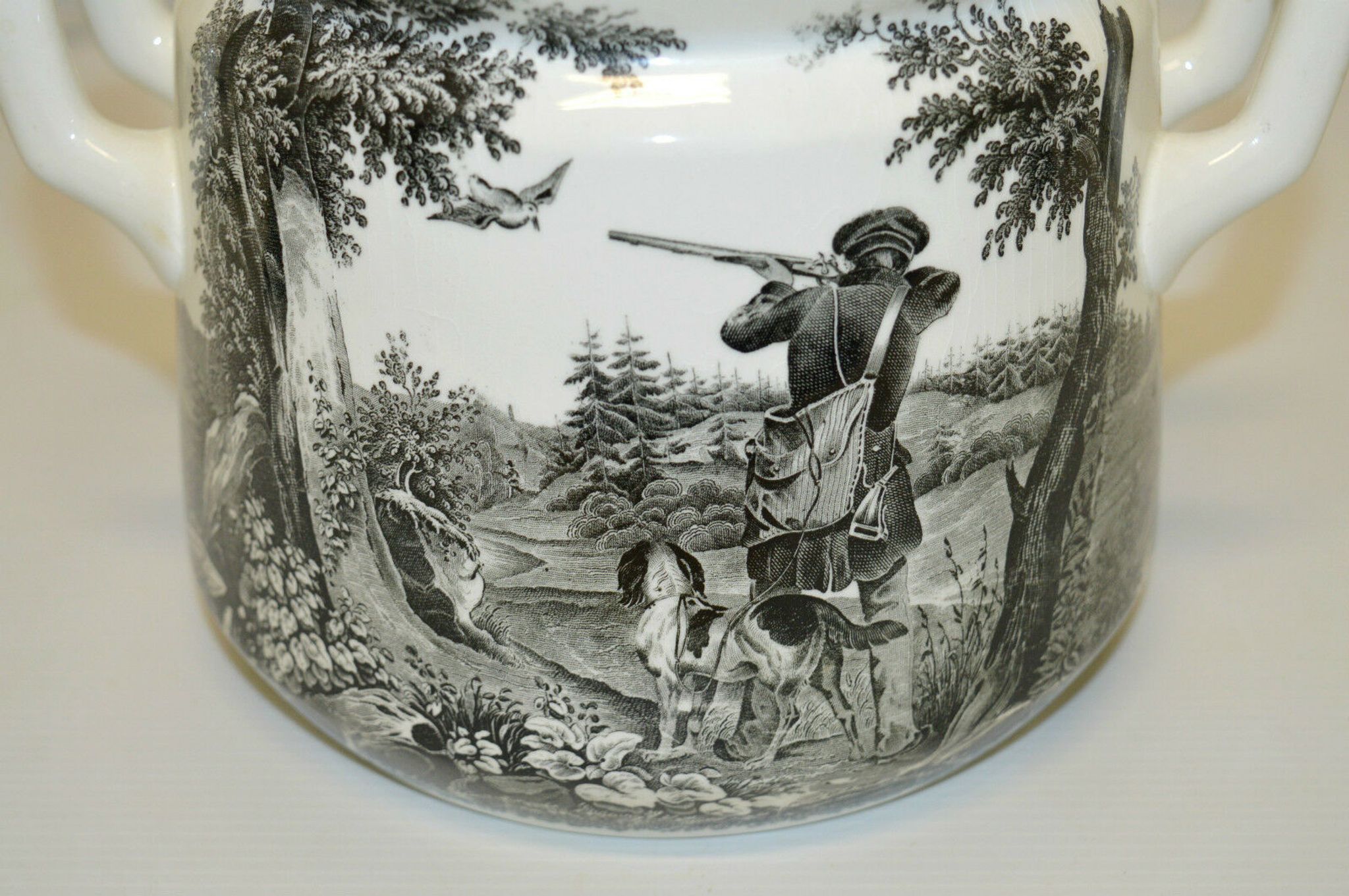 Vegetable dish from Villeroy to Boch Artemis Collection, theme "The Hunt"