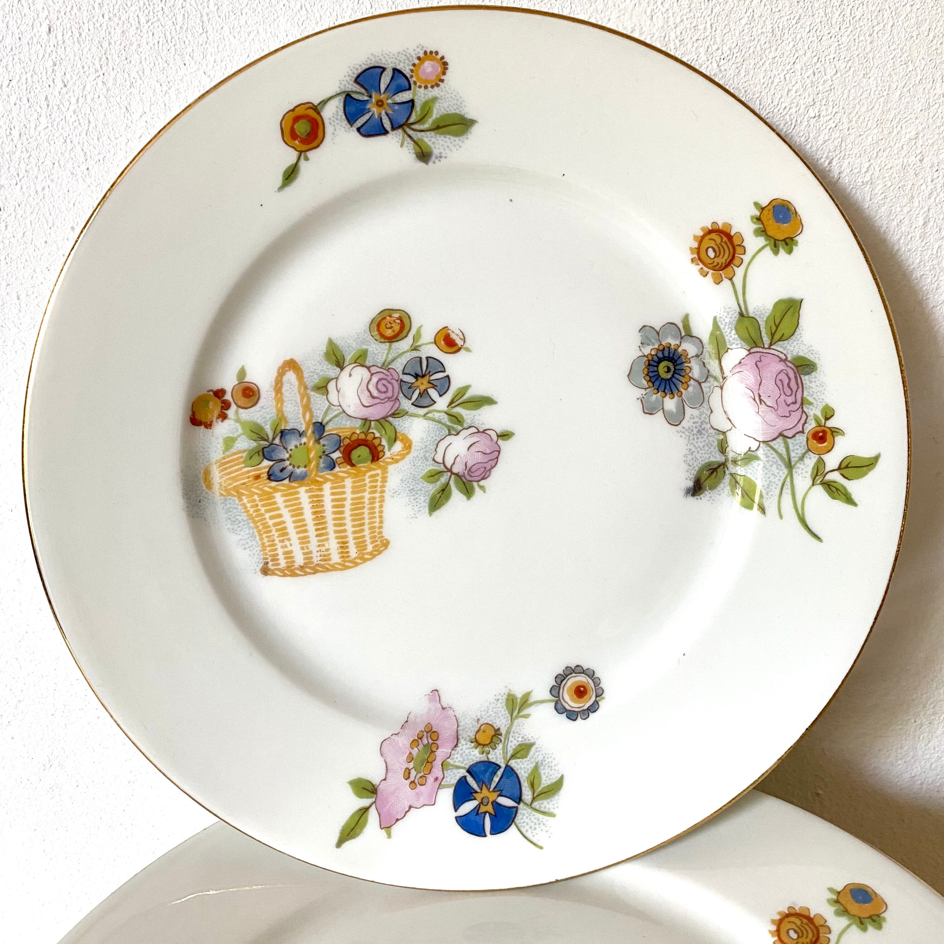 12 Assiettes à dessert en porcelaine de Limoges