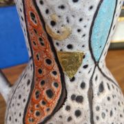 Pichet d'art de hyèvre signé émaux polychrome