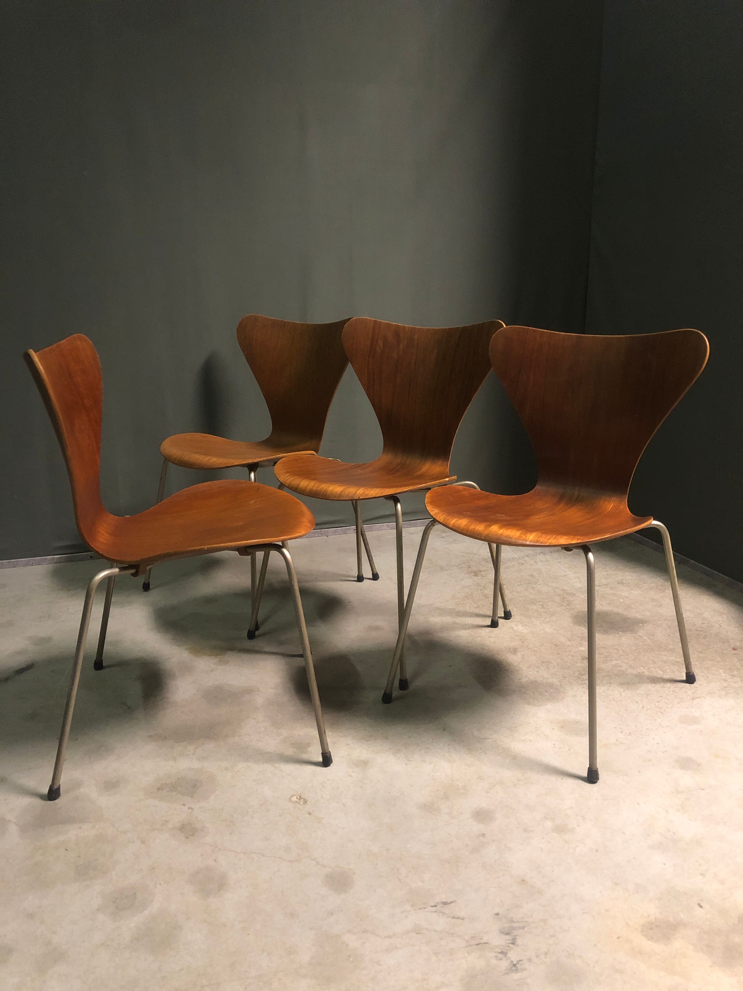 4 x Fritz Hansen Series 7, Arne Jacobsen dated 1955
