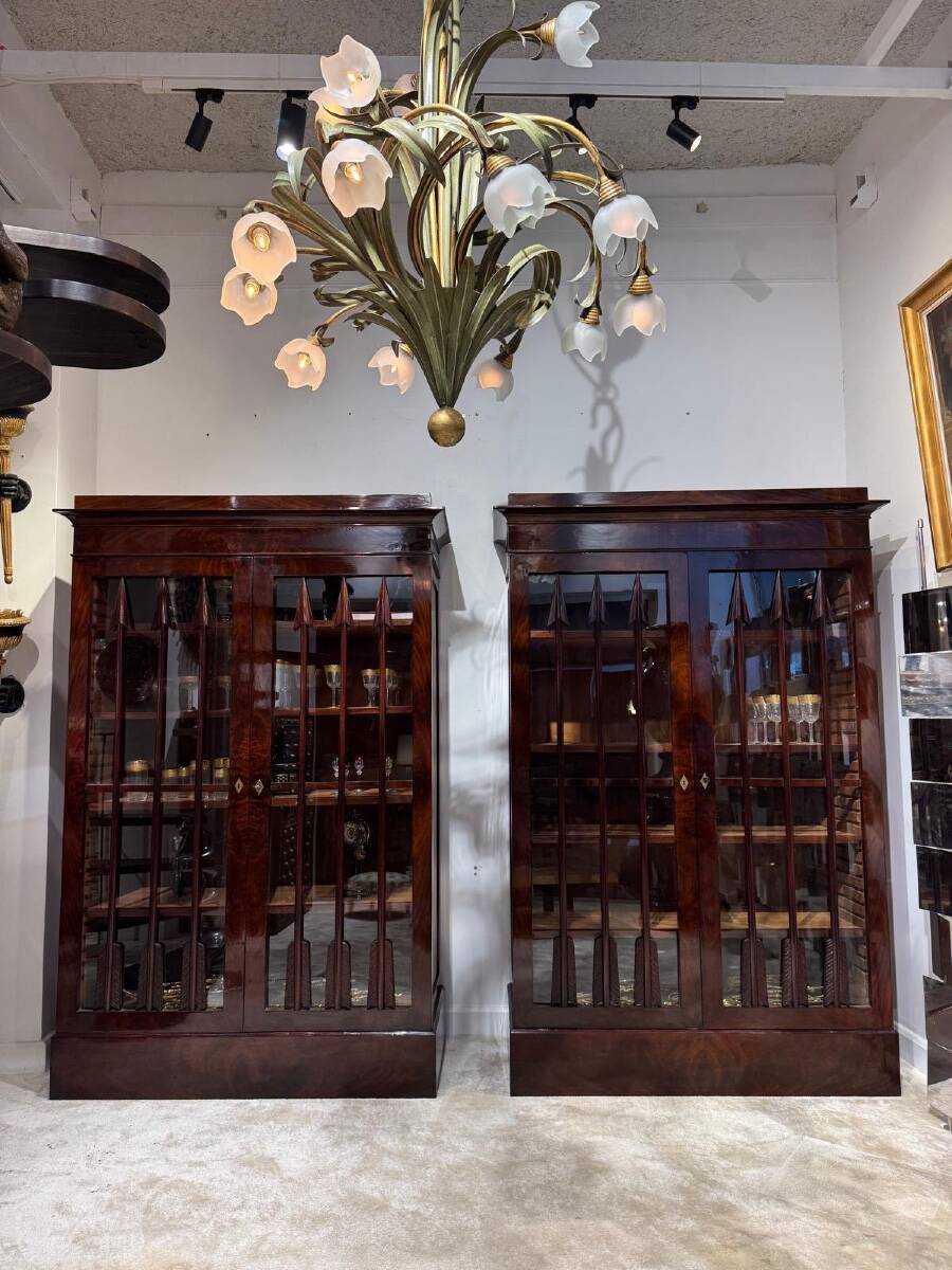 Pair of Empire period mahogany bookcases with flame pattern from the 19th century.