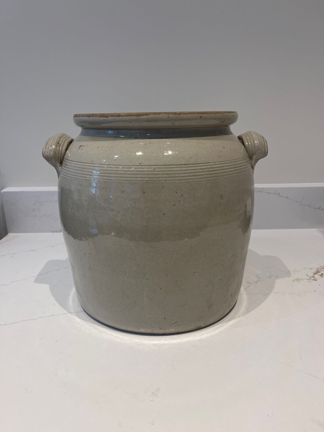 Beige stoneware pot