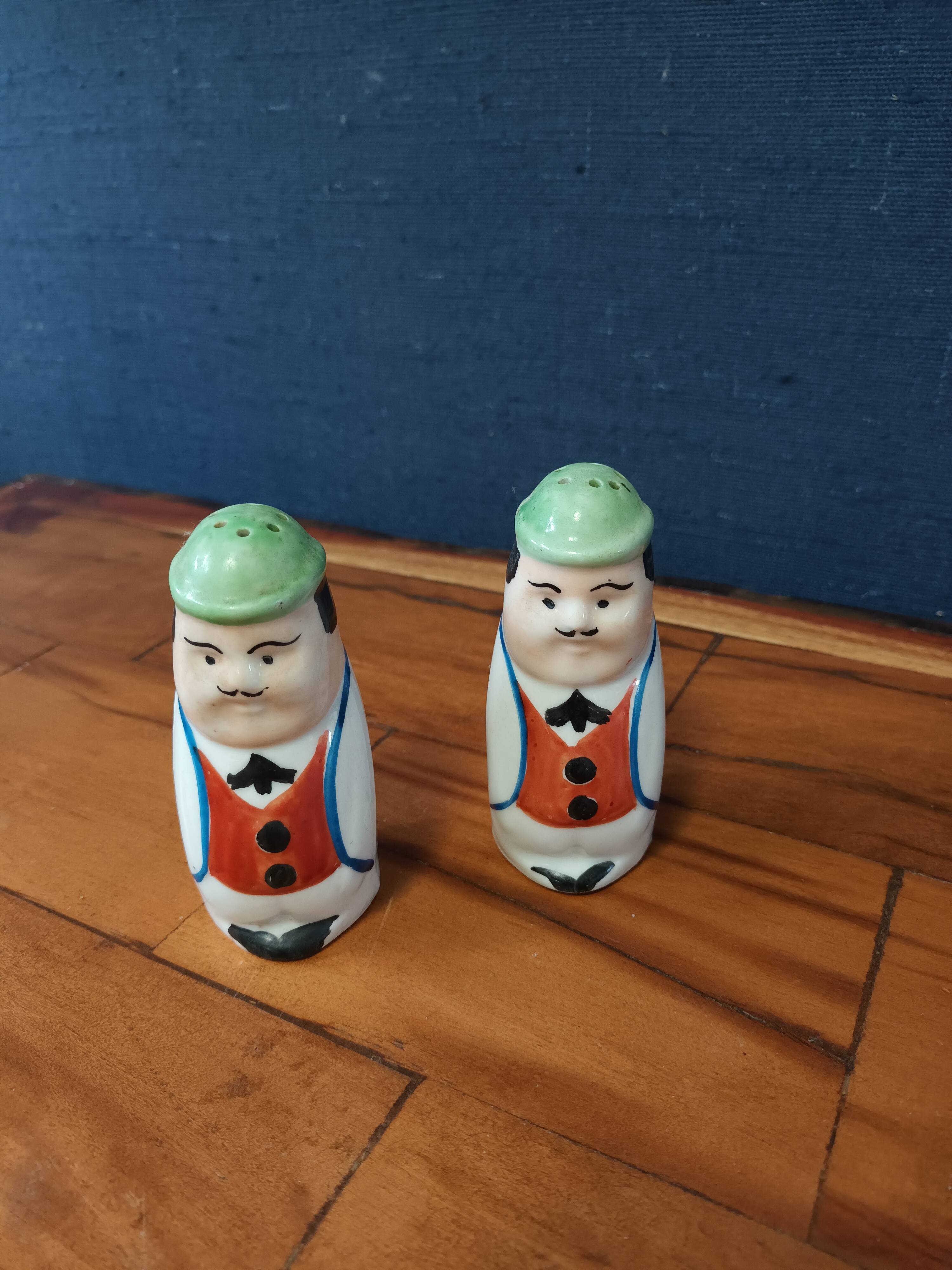 Pepper salt shaker