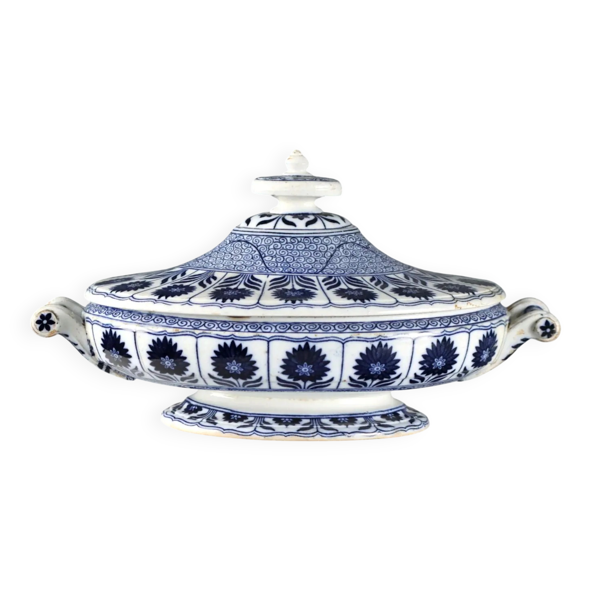 Antique vegetable dish in porcelain, Minton factory, England 1800s.