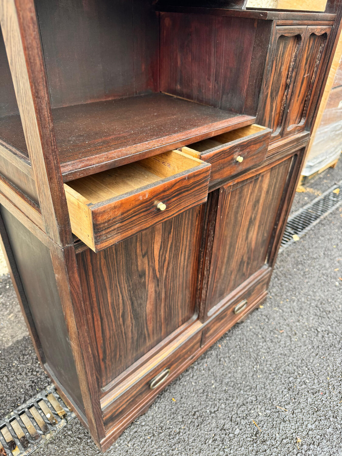 Elégant cabinet en deux corps typique style japonais, vers les années