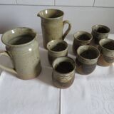 Pichets et verres en grès vernissé