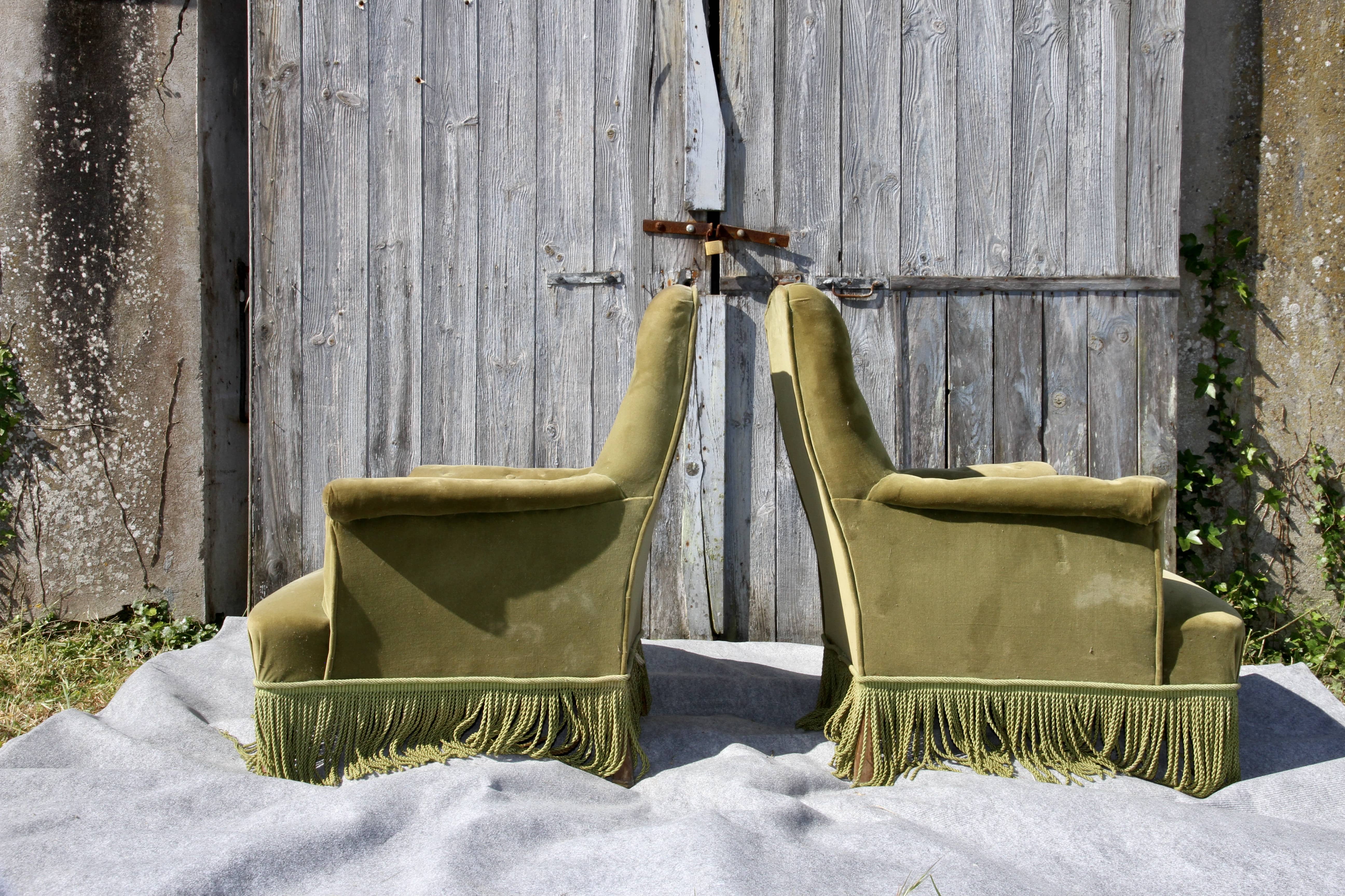 Paire de fauteuils en velours