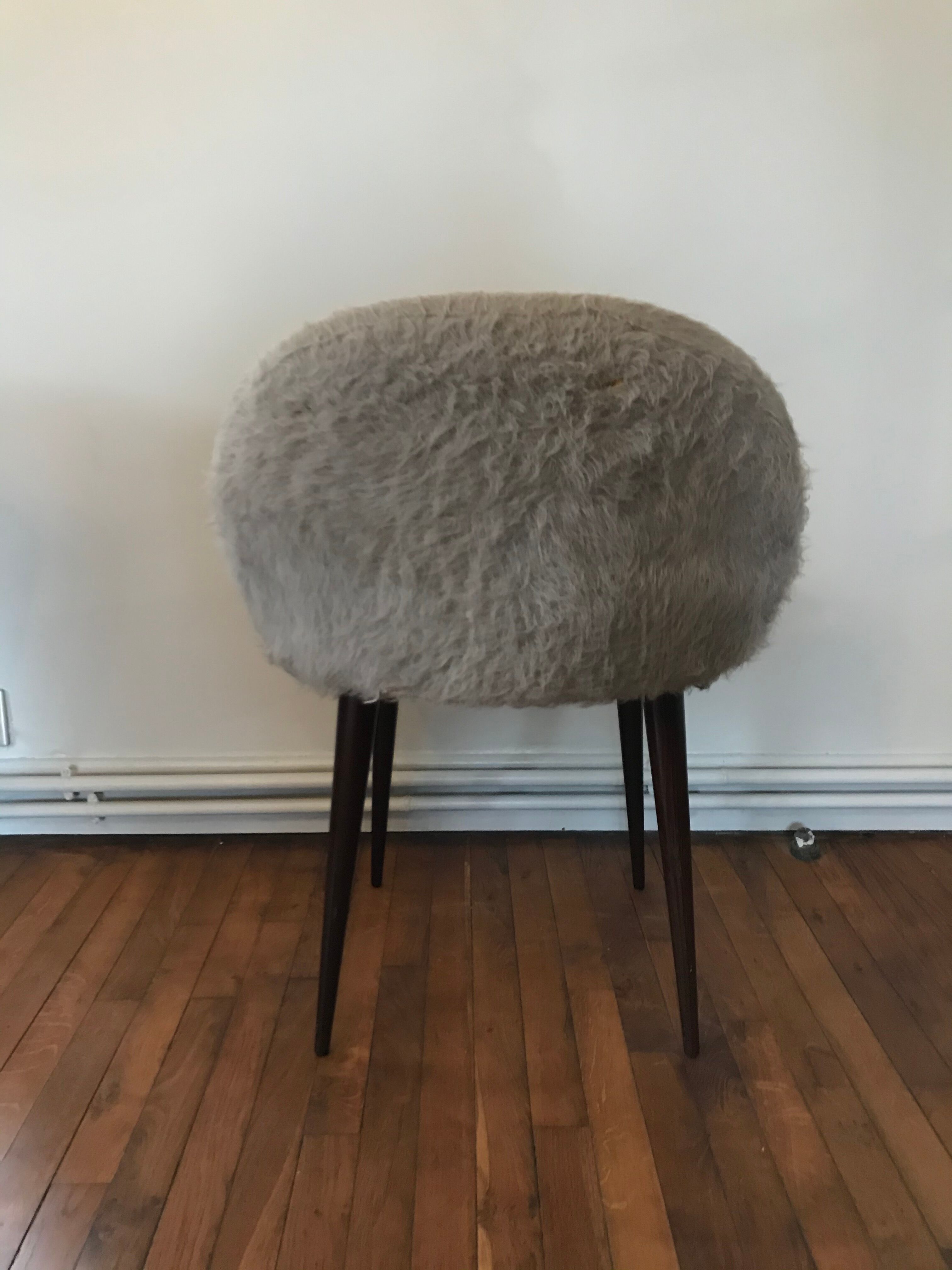 Grey mmoute chair